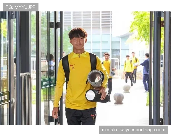 胡荷韬表现依旧出色 蓉城防线唯亮点